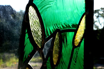 vitrail contemporain paravent paysage jardin oiseau nature vegetal creation jura bourgogne franche comte atelier 630