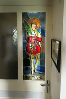 vitrail contemporain religieux saint vernier vigne porte creation jura bourgogne franche comte atelier 630