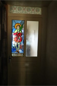 vitrail contemporain religieux saint vernier vigne porte creation jura bourgogne franche comte atelier 630