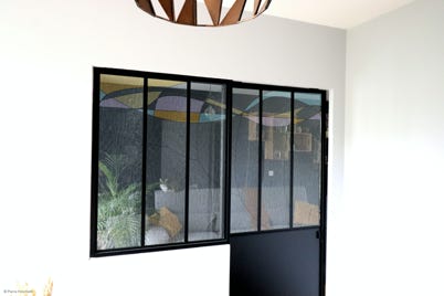 vitrail contemporain abstrait couleur transparent clair verriere industrielle cloison creation jura bourgogne franche comte dijon atelier 630